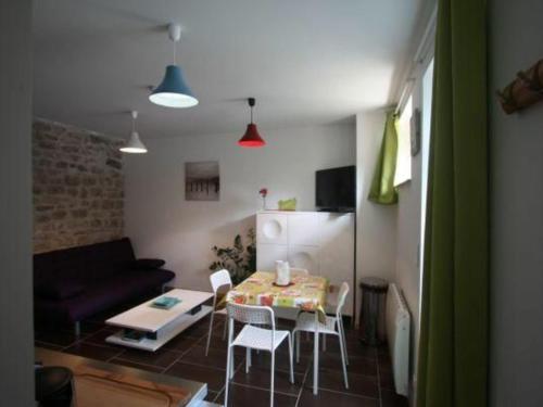 Fotografie z fotogalerie ubytování Charmant Gîte avec Jardin aux Portes d'Épinal, Idéal Couples ou Séjours Pro, Proche Commerces et Nature - FR-1-589-278 v destinaci Chantraine