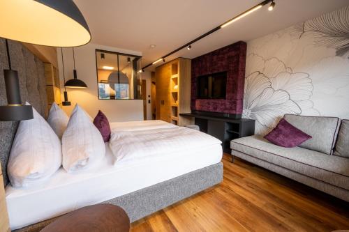 A bed or beds in a room at All In Resort Schwarzbrunn - 4 Sterne Superior