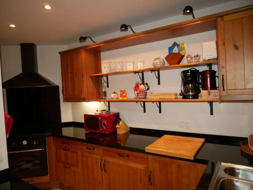  Apollo-Vacances Pirinenca -  Room  picture :   Tea/Coffee maker    Bath    Hairdryer                           