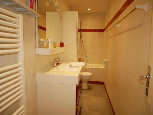  Apollo-Vacances Pirinenca -  Room  picture :   Tea/Coffee maker    Bath    Hairdryer                           