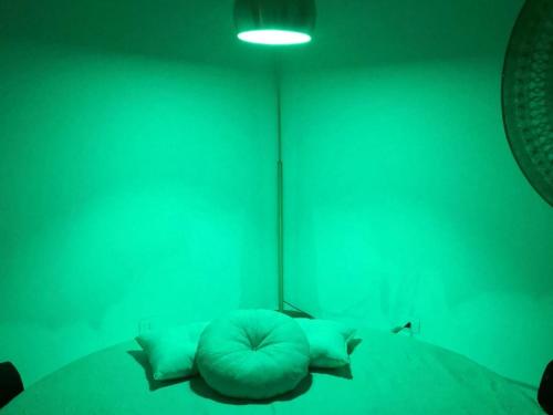 a green room with a bean bag chair in it at Babbo maison in Guidonia