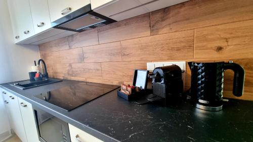 Кухня или мини-кухня в NOOK NOOK Apartments Kazimierza Wielkiego 104
