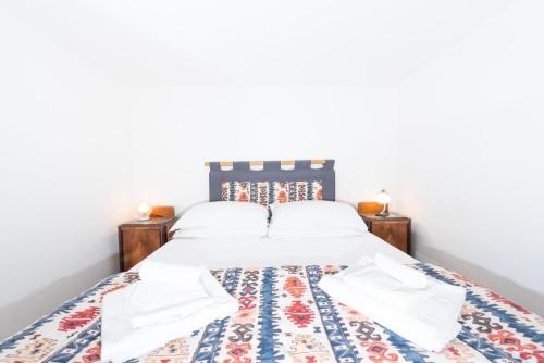 Stunning Campo De Fiori Apartment with Terrace