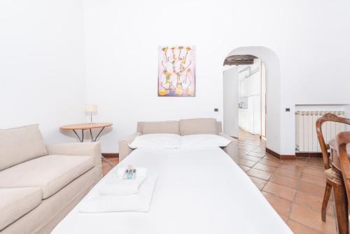 Stunning Campo De Fiori Apartment with Terrace
