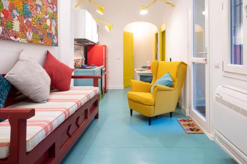 Posezení v ubytování Trastevere Colorful Apartment with Terrace!