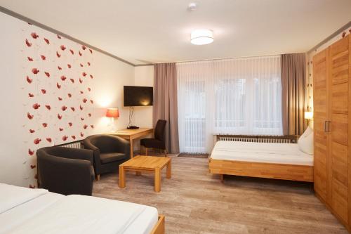 a hotel room with a bed and a desk at Park Hotel Berlin in Bad Fallingbostel