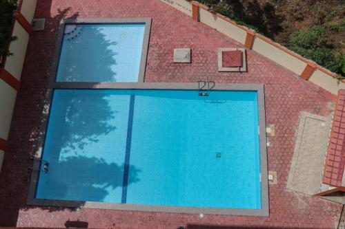 Kolam renang di atau dekat dengan PARADISE DESTINATIONS APARTMENT