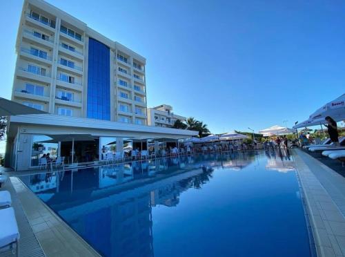 Bazén v ubytování BluMare Resort nebo v jeho okolí