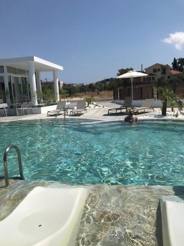 a swimming pool with a bath tub in the water at Nama Retreat in Pastida