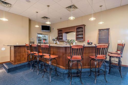 a bar in a restaurant with stools at Econo Lodge in Rice Lake