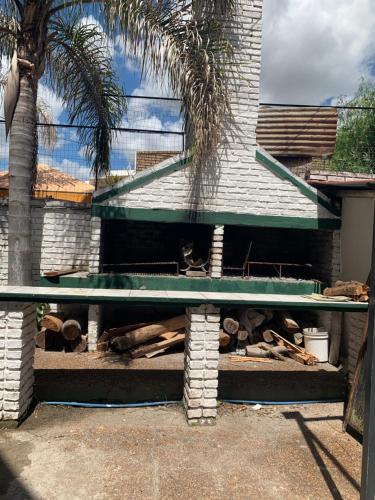 a green bench sitting in front of a building at Las Palmas del Daymán in Termas del Daymán