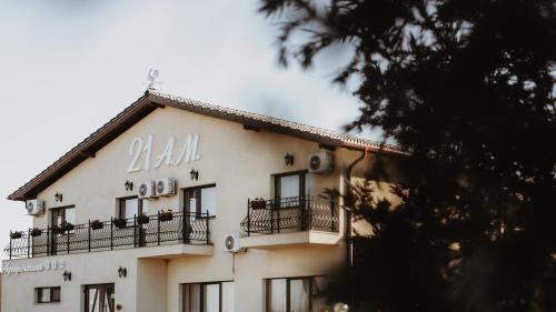 Gallery image of Pensiunea 21 AM in Ciumeghiu