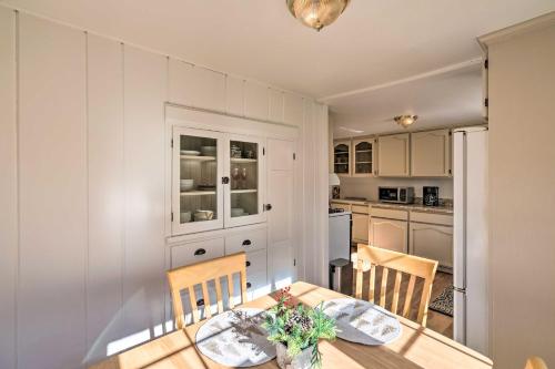 Dapur atau dapur kecil di Wine Country Escape with Hot Tub in River Pines!