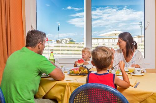 Gæster der bor på Hotel Stella Marina