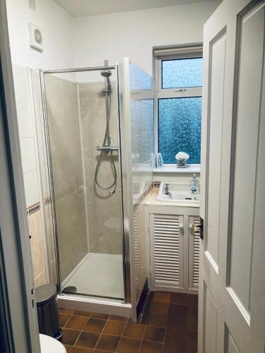 a bathroom with a shower and a sink at Glenbrae House 3 bedrooms near Nantwich with countryside views on private driveway in Nantwich
