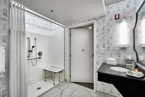 Hotel Indigo Cleveland Downtown, an IHG Hotel Image