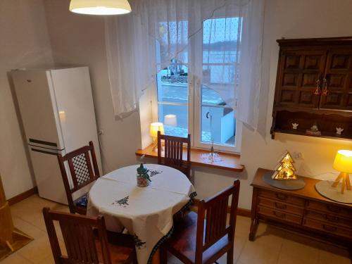 Η κουζίνα ή μικρή κουζίνα στο Apartament Jeziorowy