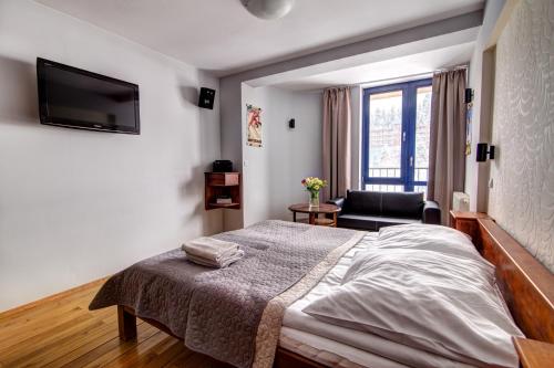 Posteľ alebo postele v izbe v ubytovaní Krynica Apartamenty Studio Centrum 62 Parking