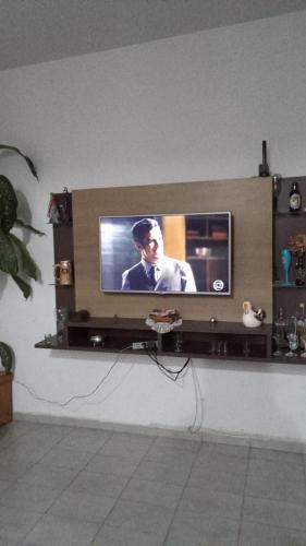 Μια τηλεόραση ή/και κέντρο ψυχαγωγίας στο NinhoFeliz