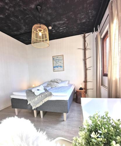 a bedroom with a bed and a chandelier at Goiglo Hotel & Hostel in Kuusamo