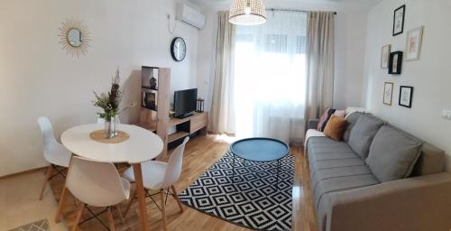a living room with a couch and a table at Apartman Kardaš in Vrnjačka Banja