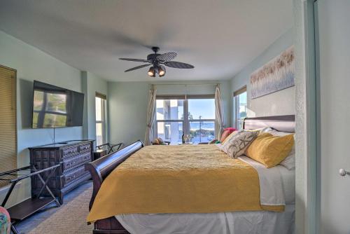 Imagen de la galería de Colorful Townhome, Steps to Clearwater Beach!, en Clearwater Beach