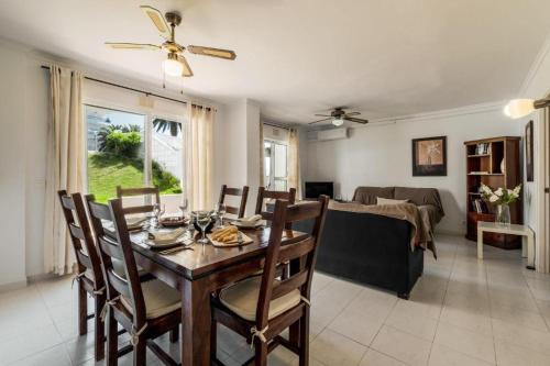 Perfect Family Apartment in Acapulco Playa, Nerja