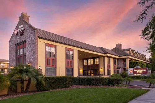 Best Western Plus Raffles Inn & Suites in Costa Mesa