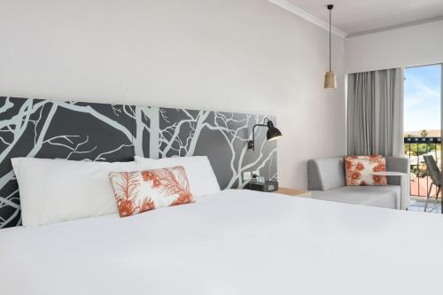 The Plaza Hotel Kalgoorlieにあるベッド