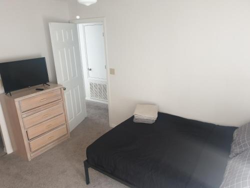 a bedroom with a bed and a flat screen tv at Somerset Villas 84 in Kissimmee