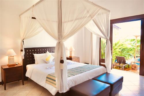 Tempat tidur dalam kamar di Arona Villa Sanur