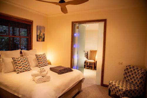 a bedroom with a bed with towels on it at Stone Creek Cottage in Barwite