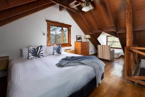 Cama ou camas em um quarto em The MOST alluring getaway in Hunter Valley