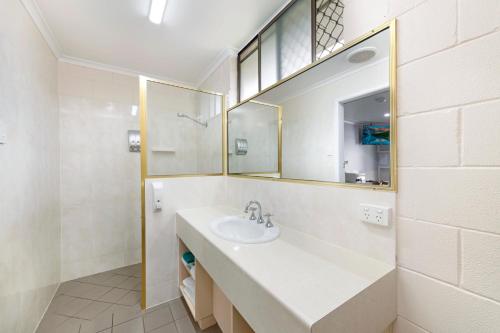 a bathroom with a sink and a mirror at Best Western Bundaberg City Motor Inn in Bundaberg