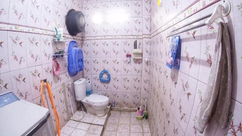 a small bathroom with a toilet and a sink at Dam Ri Private 2nd Floor - Near Airport & Batukaras in Tjidjulang