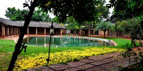 Kolam renang di atau dekat dengan Our Native Village