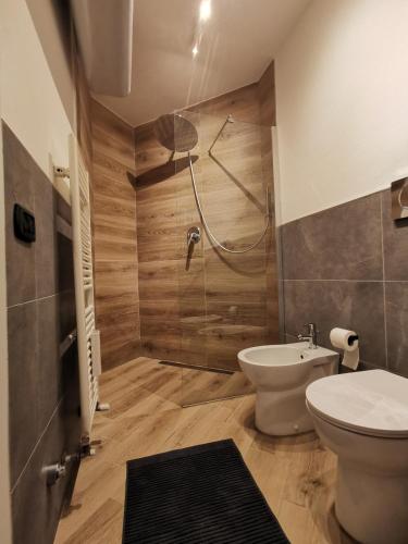 Bilik mandi di Aura Snowy Peaks Apartment at the foot of the Matterhorn - Cerviniaholidays-com