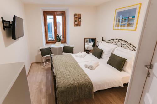 Ένα ή περισσότερα κρεβάτια σε δωμάτιο στο Guest House Rosemary