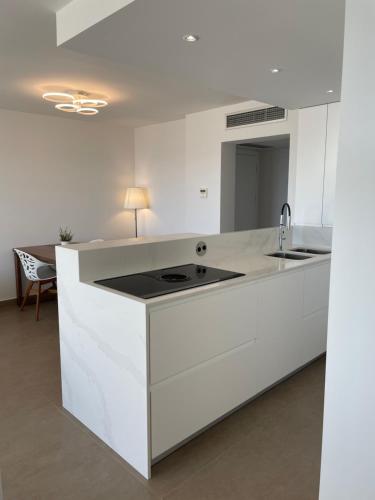 Køkken eller tekøkken på Miraflores Beach - Playa First Line - Sea view - Luxury & Design Apartment
