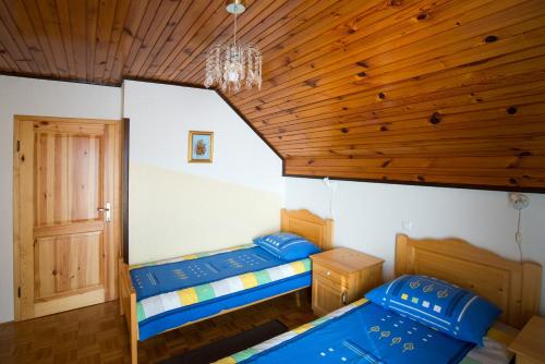 Легло или легла в стая в Rooms and Apartments Jerman