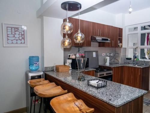 מטבח או מטבחון ב-Nyumba Nzuri 2 bedroom apartment central of NBO