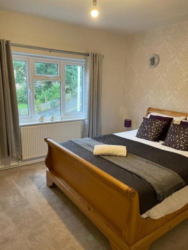 Postel nebo postele na pokoji v ubytování Charming 3-Bed Home Comfortable Stay in Coalville