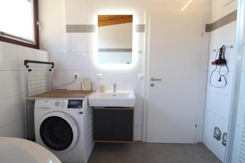 Bilik mandi di KELCHALM Superior Apartment