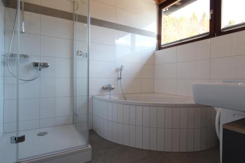 Bilik mandi di KELCHALM Superior Apartment