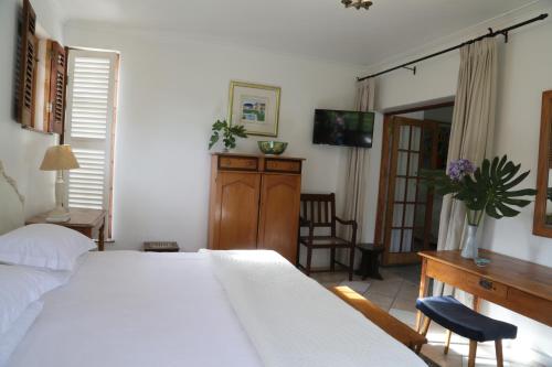Ένα ή περισσότερα κρεβάτια σε δωμάτιο στο At Villa Fig Guest House