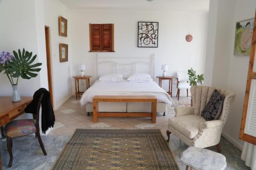Ένα ή περισσότερα κρεβάτια σε δωμάτιο στο At Villa Fig Guest House