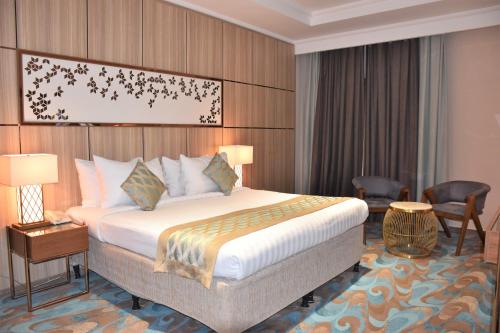 Postel nebo postele na pokoji v ubytování Midan Hotel & Suites Al Aziziya
