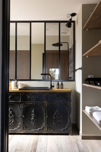 a bathroom with a sink and a mirror at Résidence Casarina in Bonifacio
