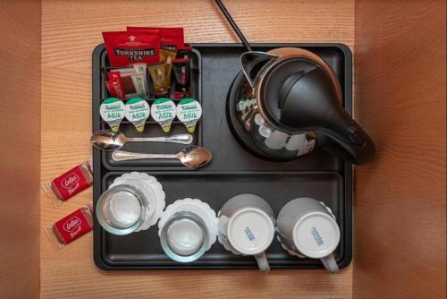 a lunch box with utensils and a tea pot at Holiday Inn Darlington-A1 Scotch Corner by IHG in Scotch Corner