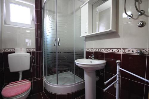 Bathroom sa Apartments Dijana